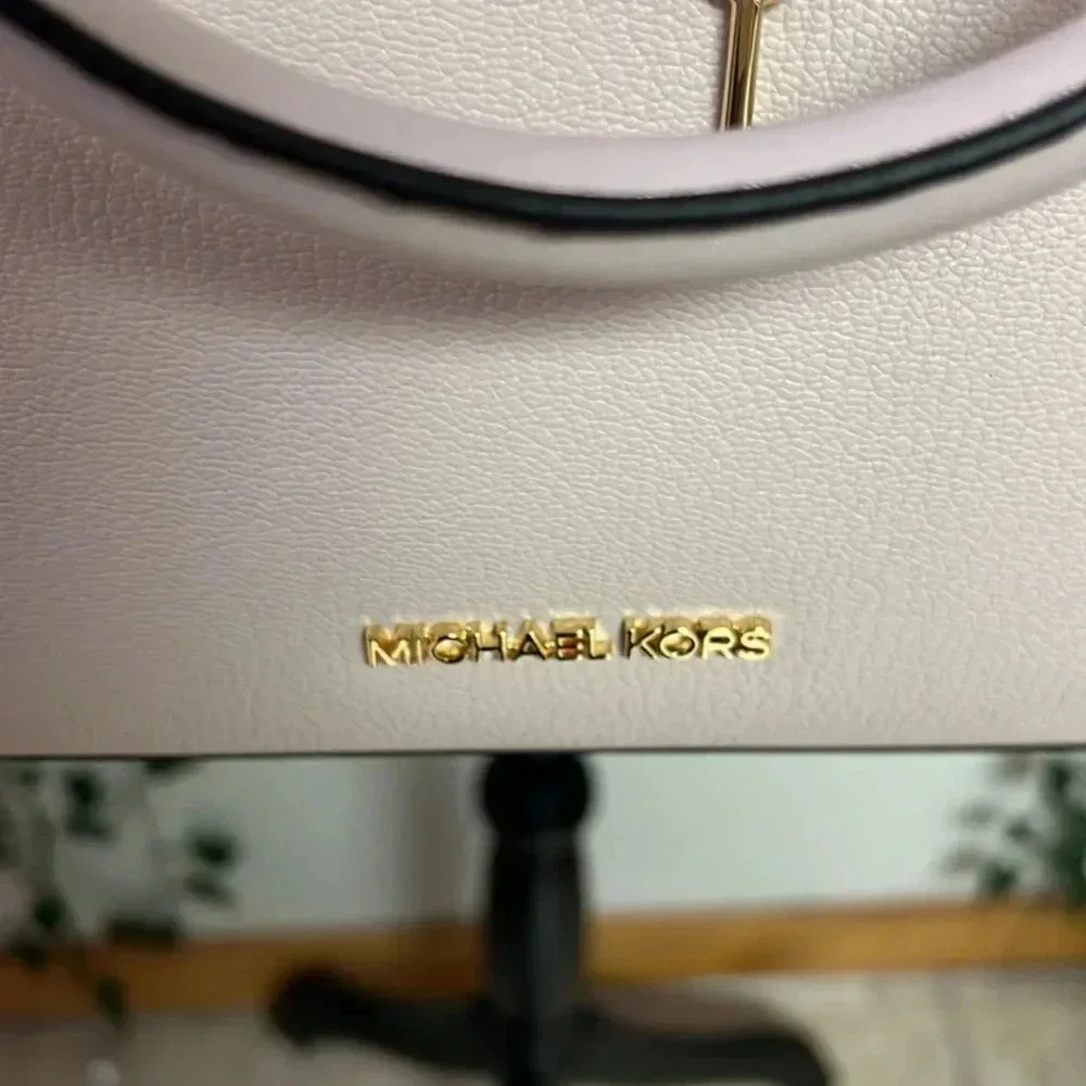 NWT Michael Kors Hampton bag. Perfect spring bag. Blush pink in color.